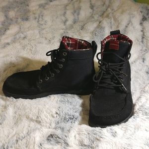 Lems Boulder Boot Black with red plaid interior Size 42 US 8 Vegan Boot Hiking